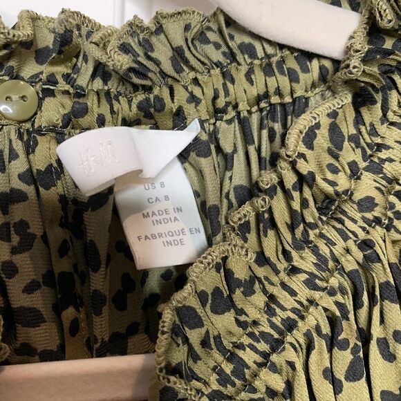 H&M Leopard Print Satin Green Blouse - Picture 7 of 10